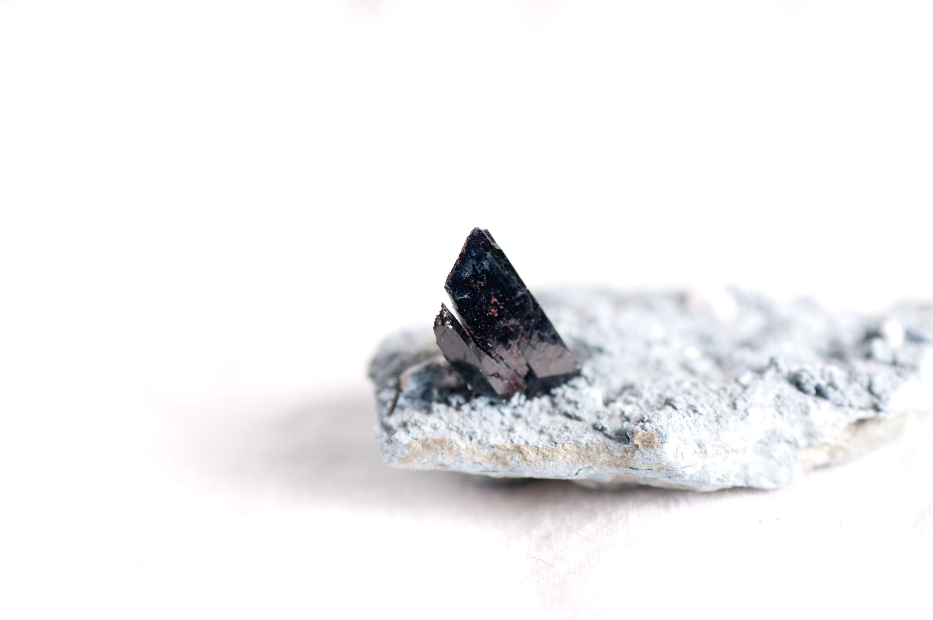 Neptunite crystal